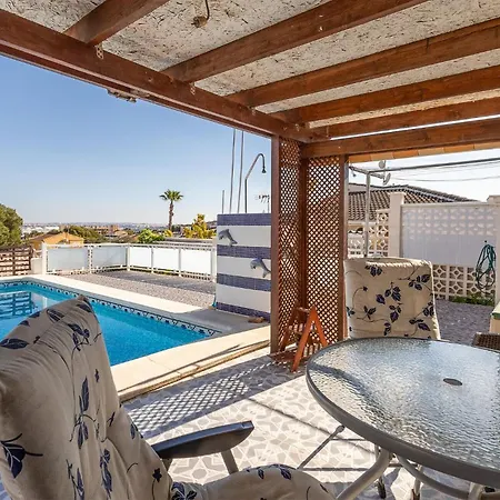 2 Bedroom Stunning In *