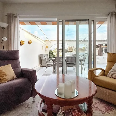 度假居 2 Bedroom Stunning In *