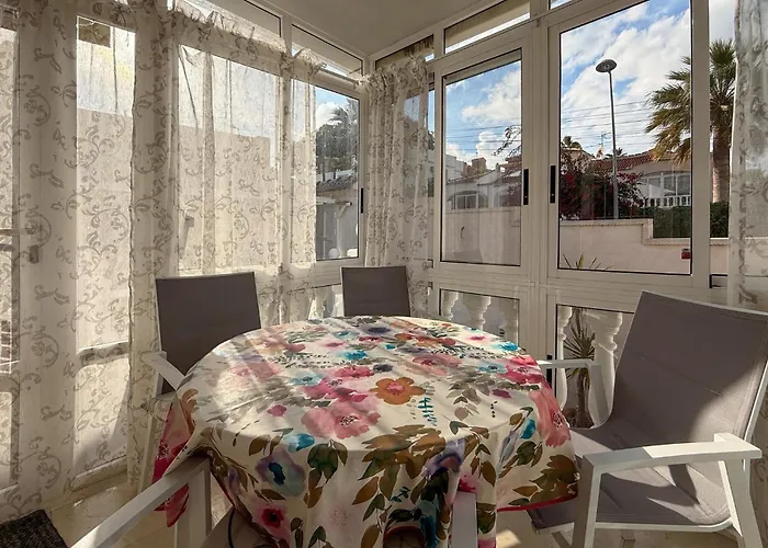 2 Bedroom Stunning In *